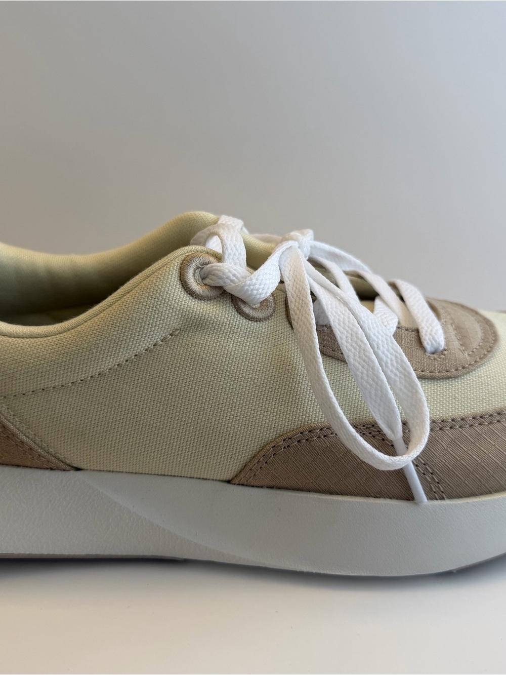 allbirds Women’s Courier Sneakers - Picture 2 of 7